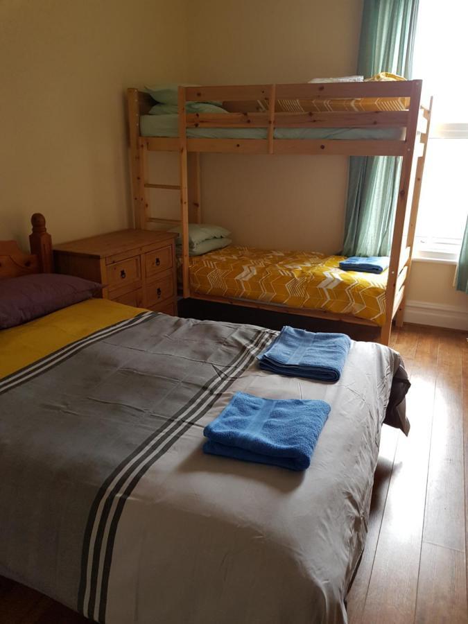 Apartament Large First Floor Balcony Flat Next To Beach Weston-super-Mare Zewnętrze zdjęcie